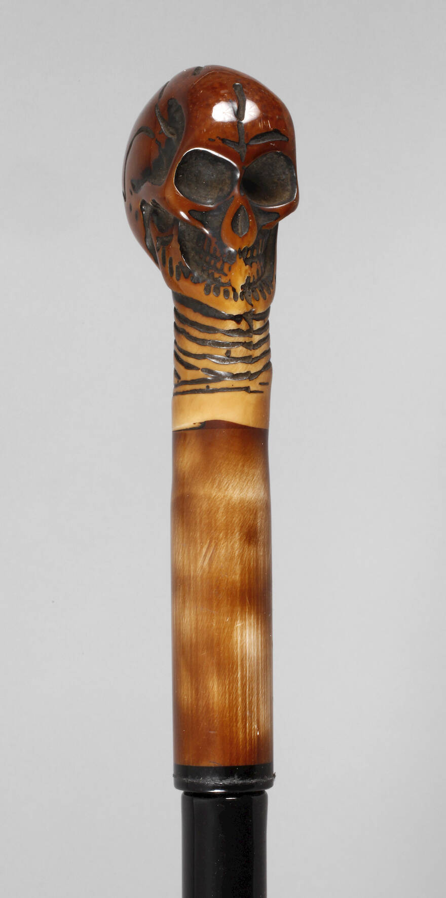 Spazierstock mit Memento Mori