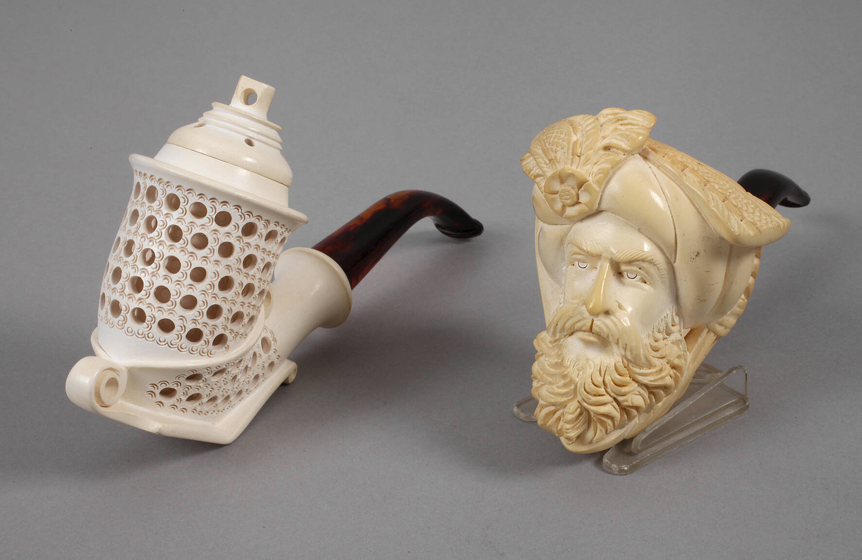 Zwei Meerschaumpfeifen