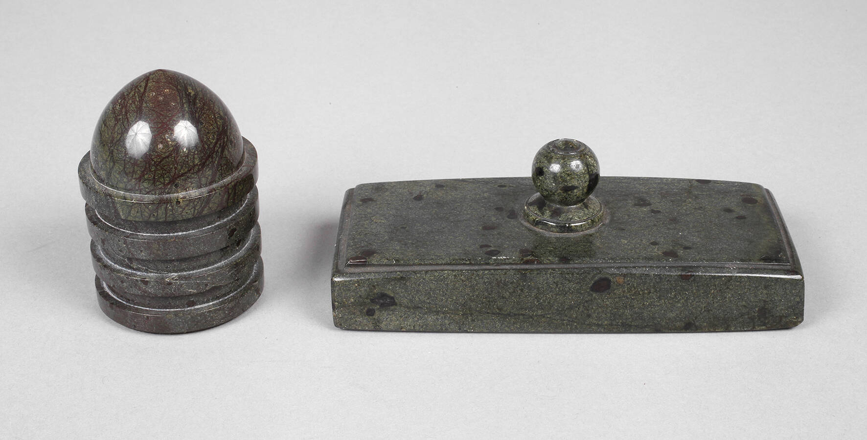 Löschwiege und Tintenfass Serpentin