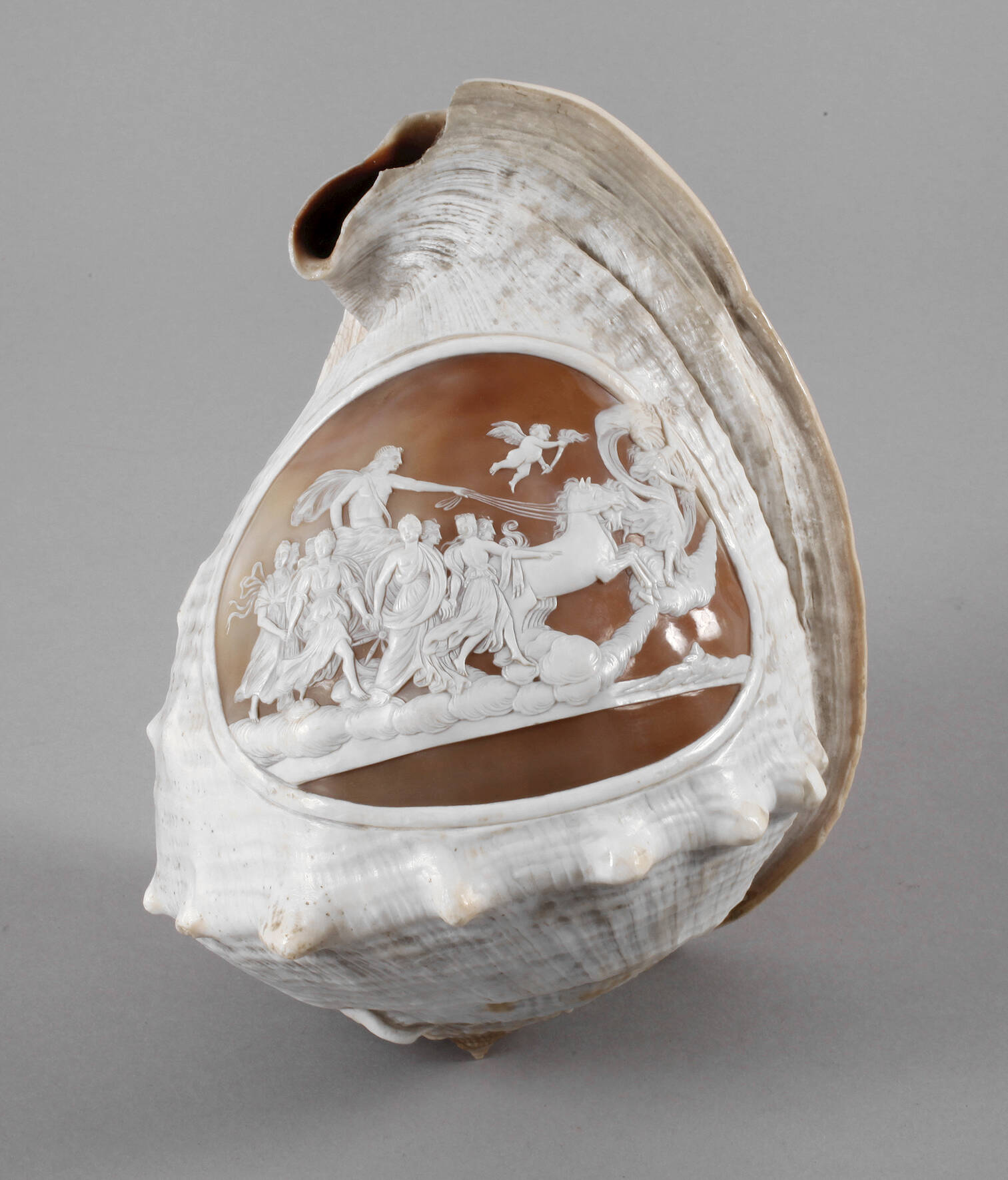 Große Perlmuttschnitzerei