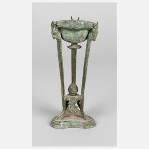 Dreifußkessel mit Rinderprotomen nach antikem Vorbild