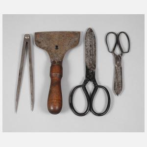 Vier Teile Schmiedekunst