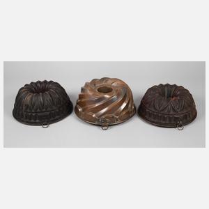 Drei Kupferbackformen