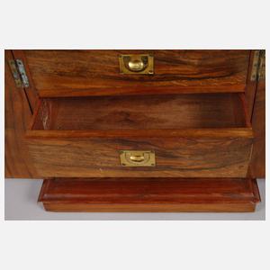 Kabinettschränkchen