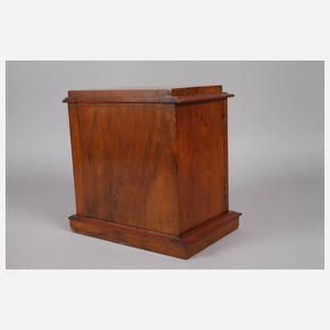 Kabinettschränkchen