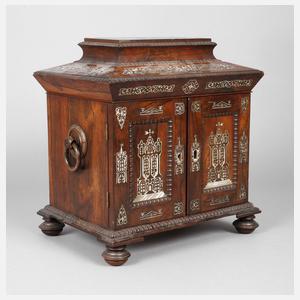 Kabinettschränkchen