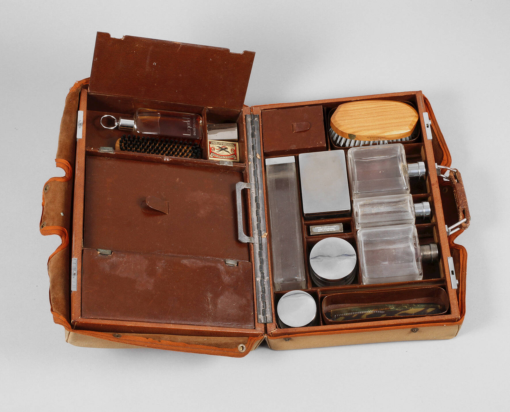 England Reisenecessaire  im Koffer