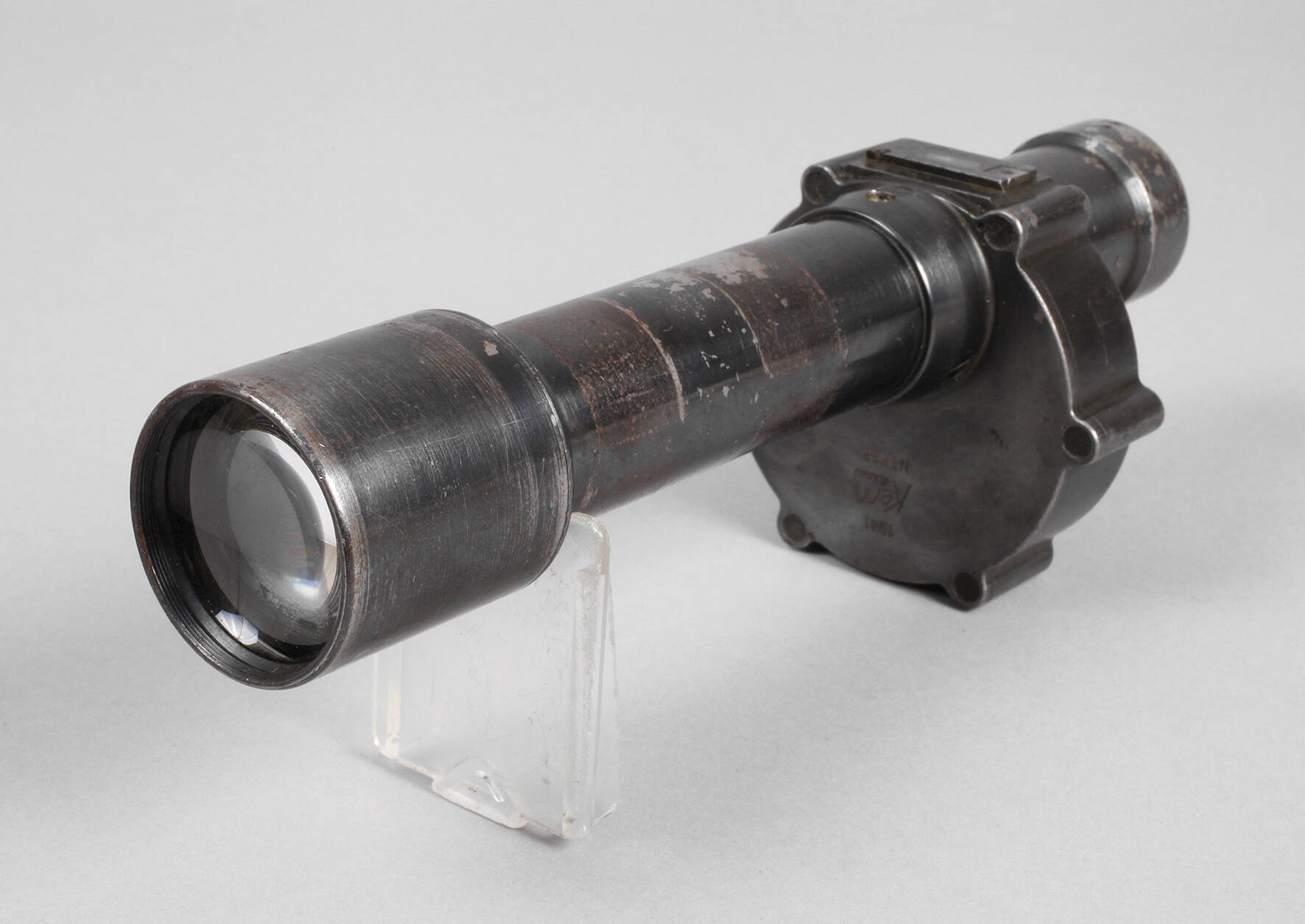 Präzisionsoptisches Instrument