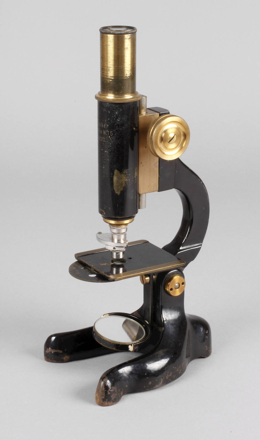 Kleines Tischmikroskop