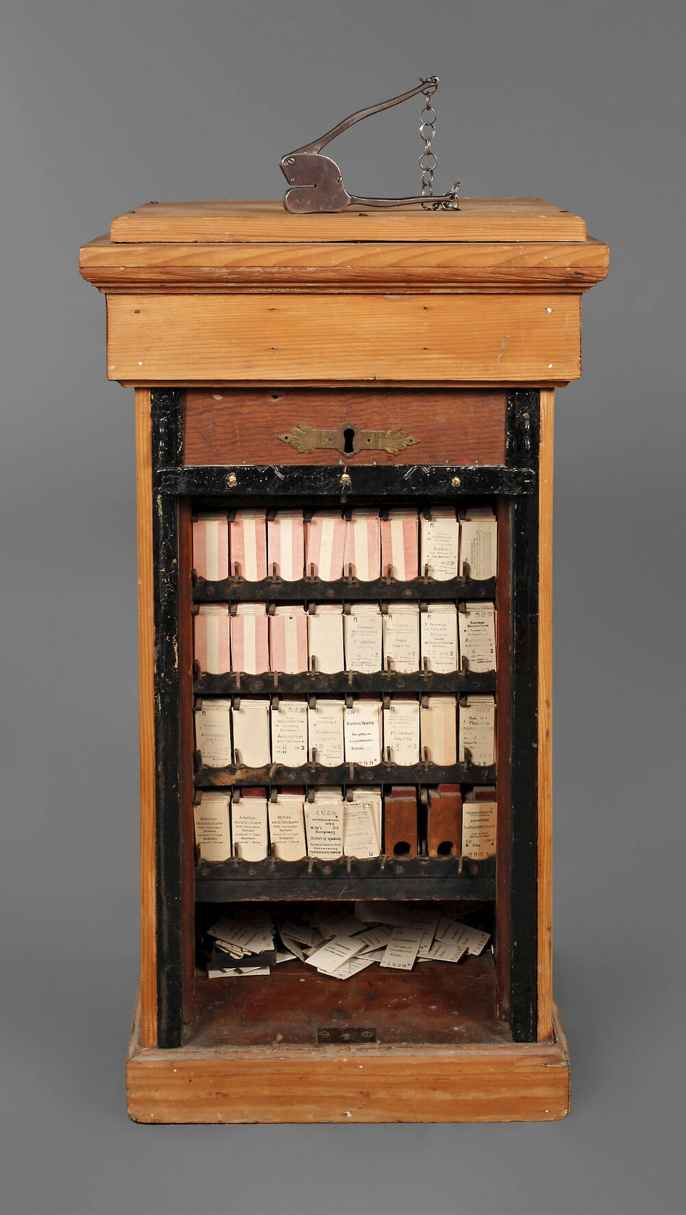 Fahrkartenschrank
