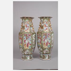 Paar Bodenvasen Famille rose