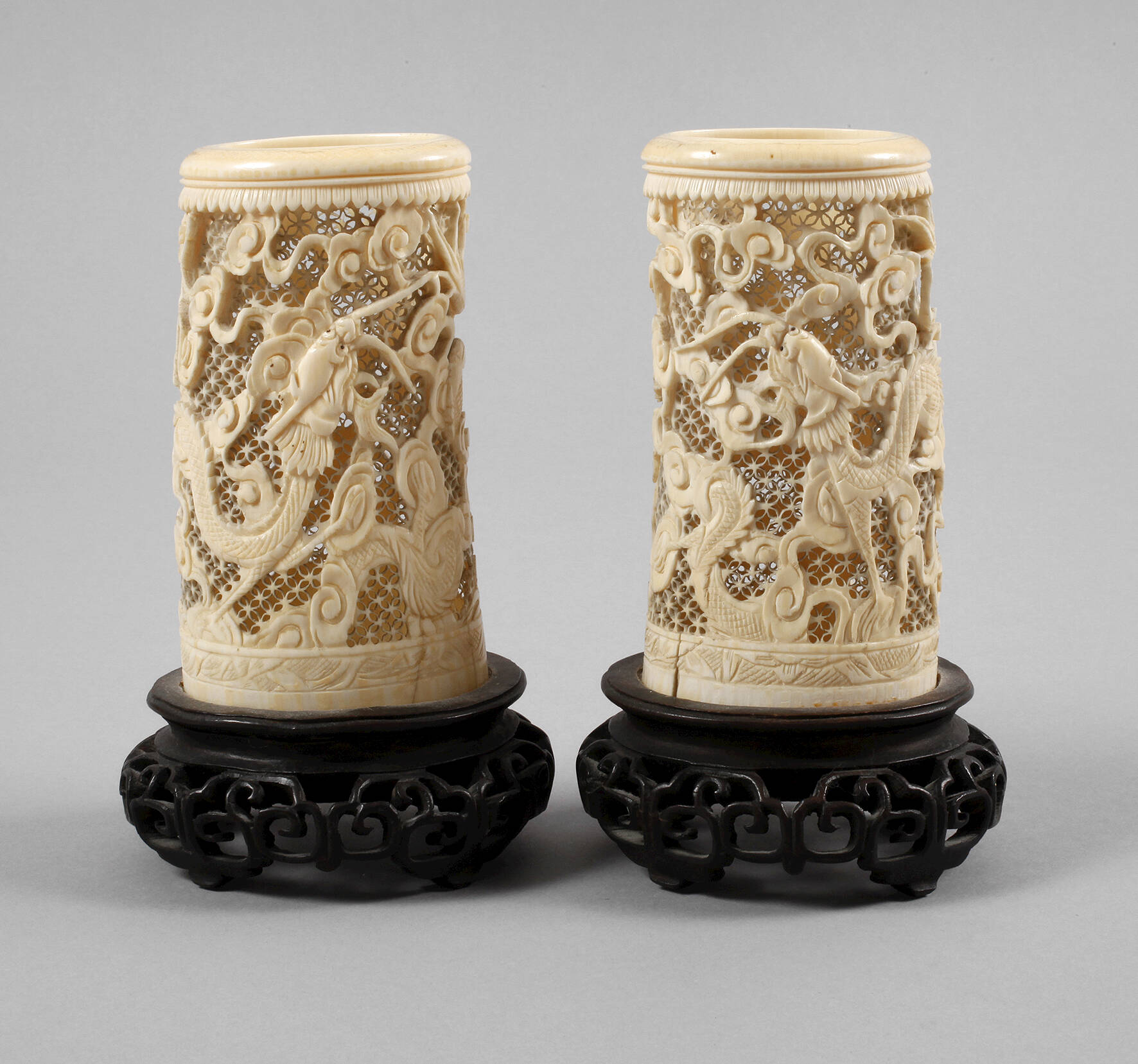 Paar Elfenbeinschnitzereien