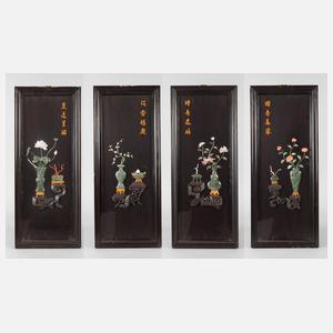 Vier Reliefschnitzereien