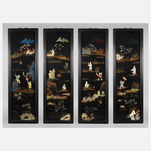 Vier Wandpaneele mit Steinschnitzereien