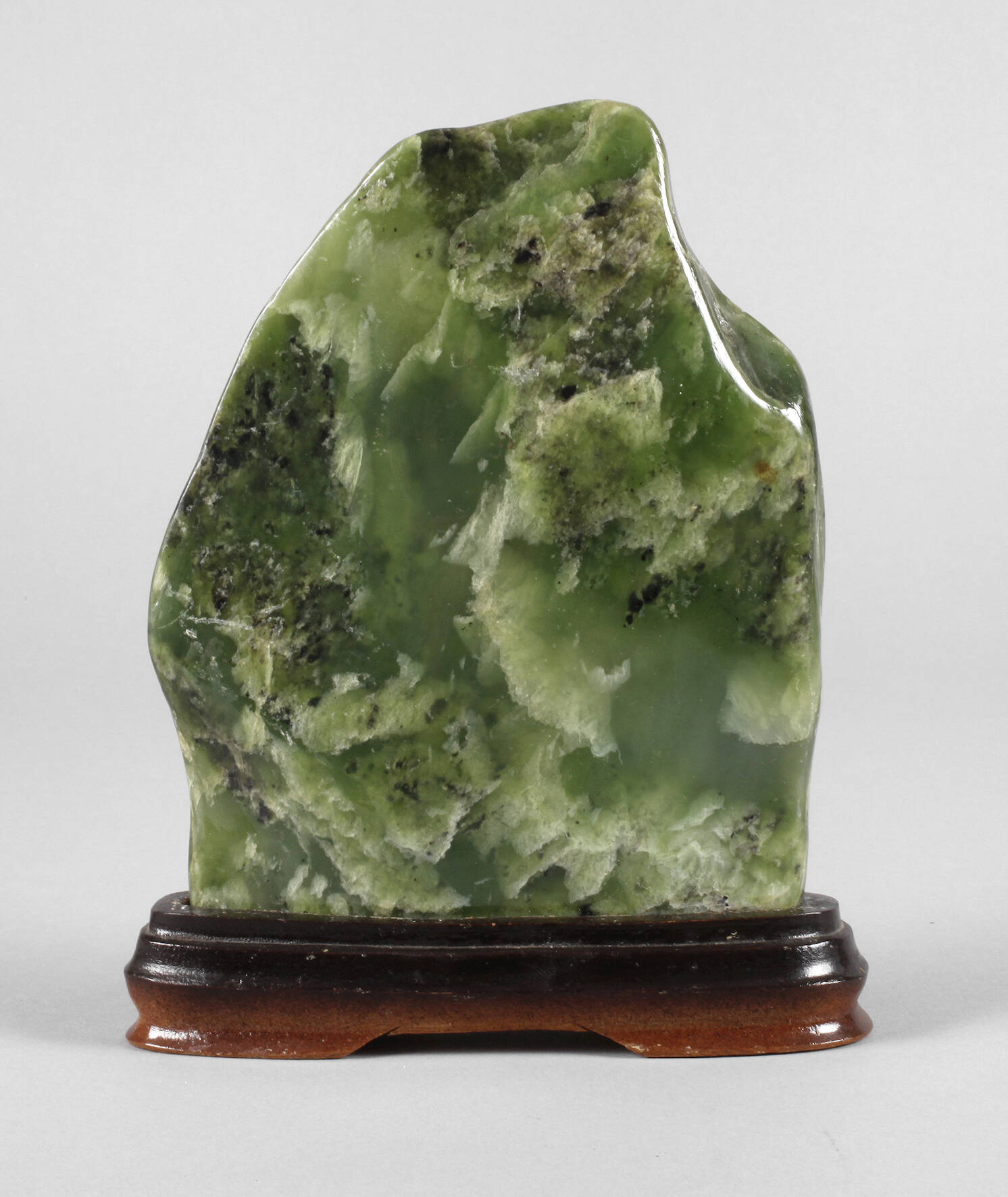 Poliertes Jadesegment