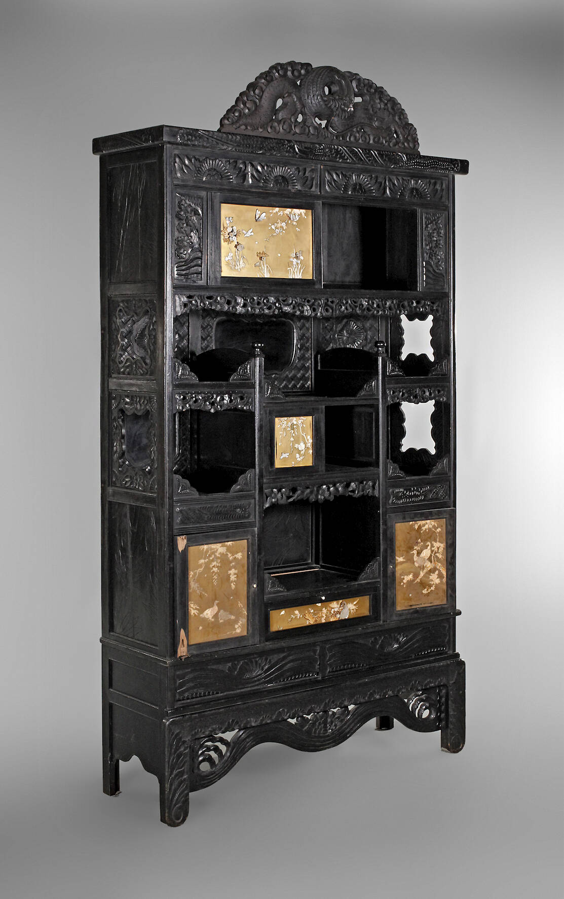 Prachtvoller Salonschrank