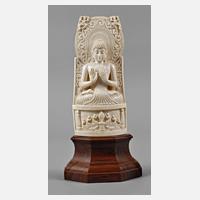 Große Elfenbeinschnitzerei111