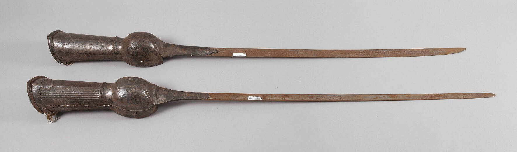 Paar Handschuhschwerter (Pata)