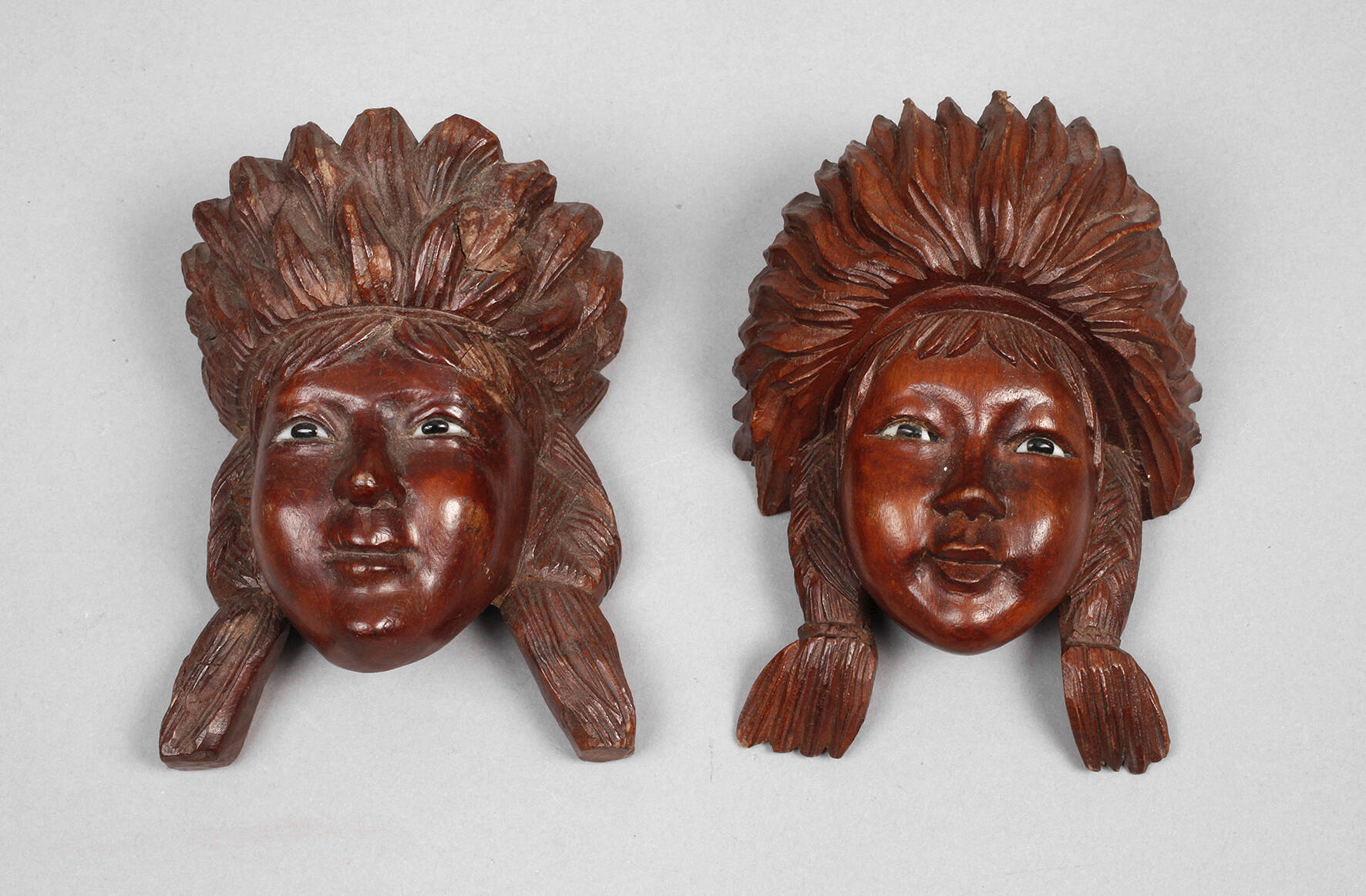 Paar figürliche Schnitzereien