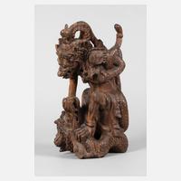 Figürliche Schnitzerei111