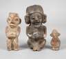 Drei präkolumbische anthropomorphe Figuren