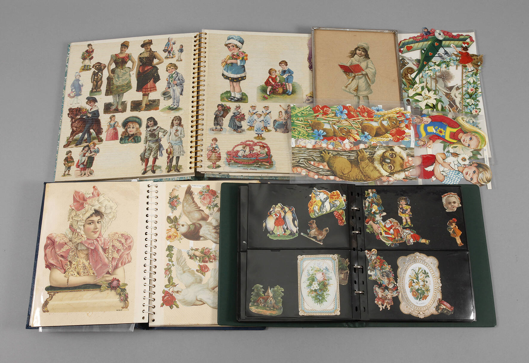 Drei Oblatenalben und Luxuspapiere