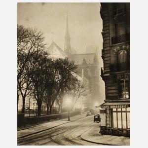 Winterlicher Blick auf Notre Dame Paris