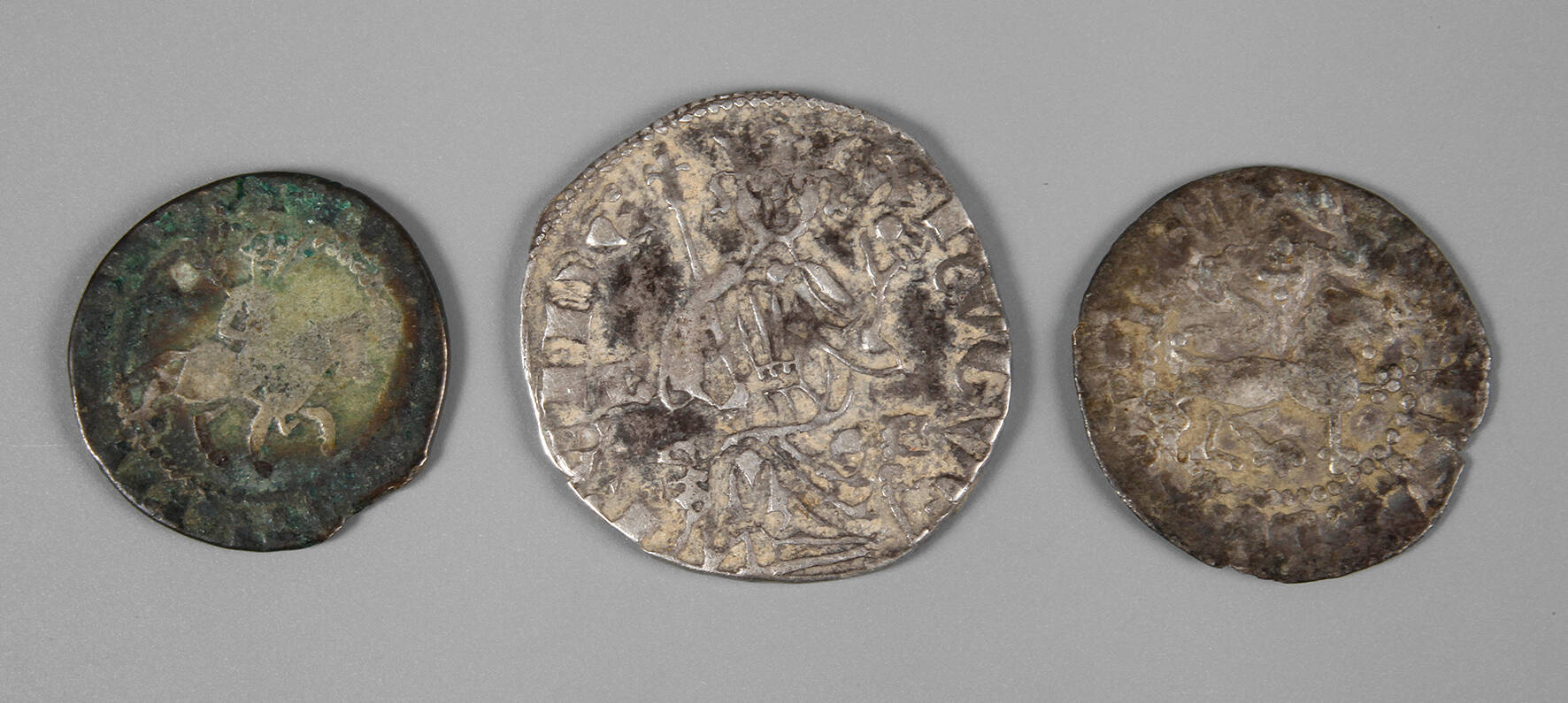 Drei Münzen Kreuzfahrerstaaten