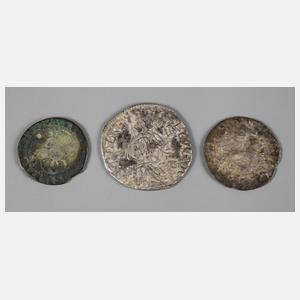 Drei Münzen Kreuzfahrerstaaten