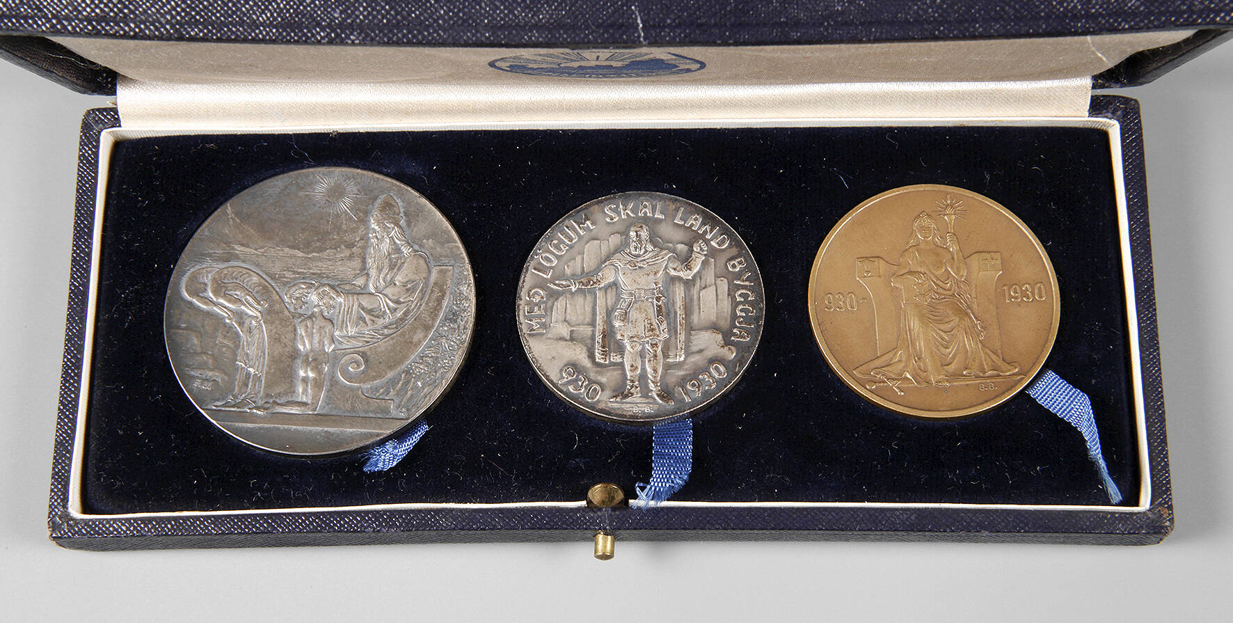 Drei Münzen Island im Etui
