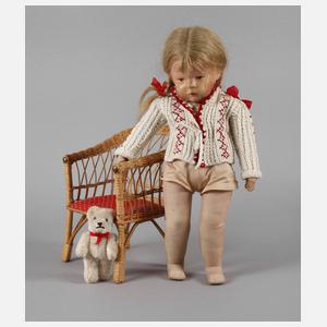Käthe Kruse Puppe mit Stuhl und Teddy