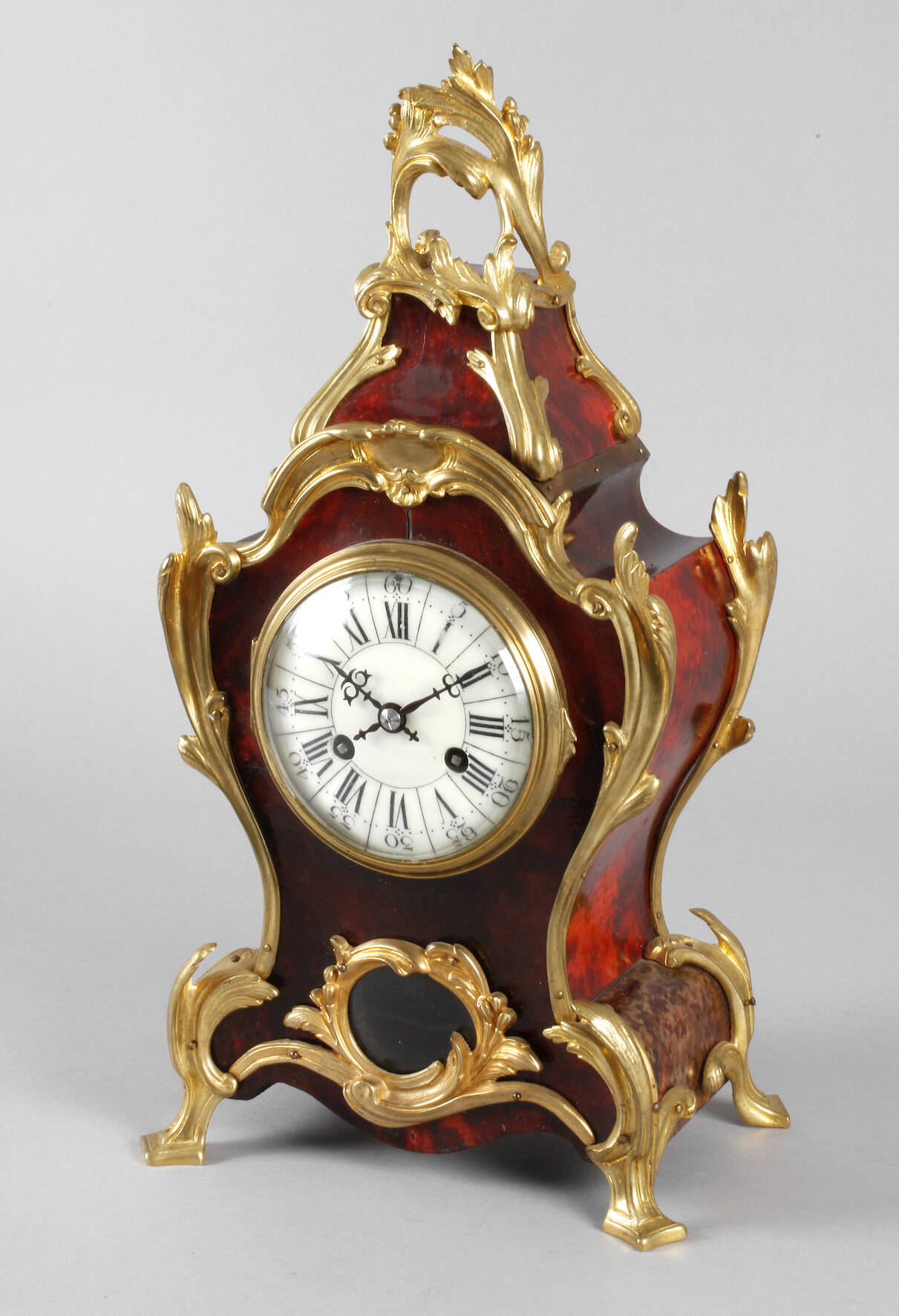 Tischuhr im Rokokostil