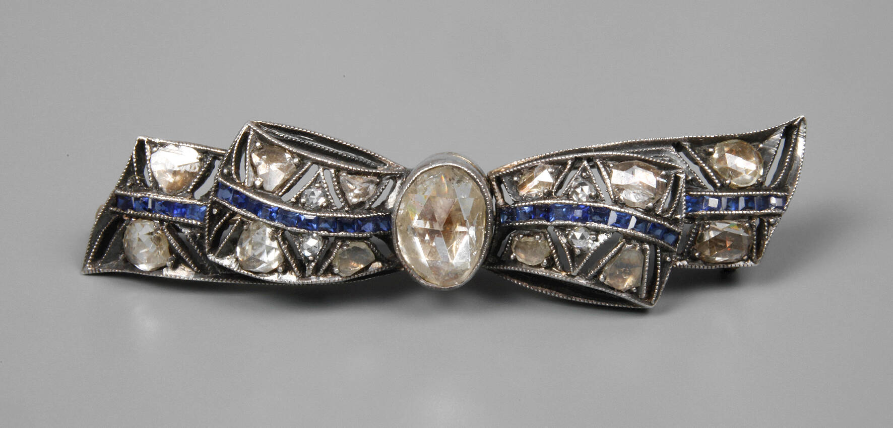 Schleifenbrosche mit Diamanten von ca. 4 ct