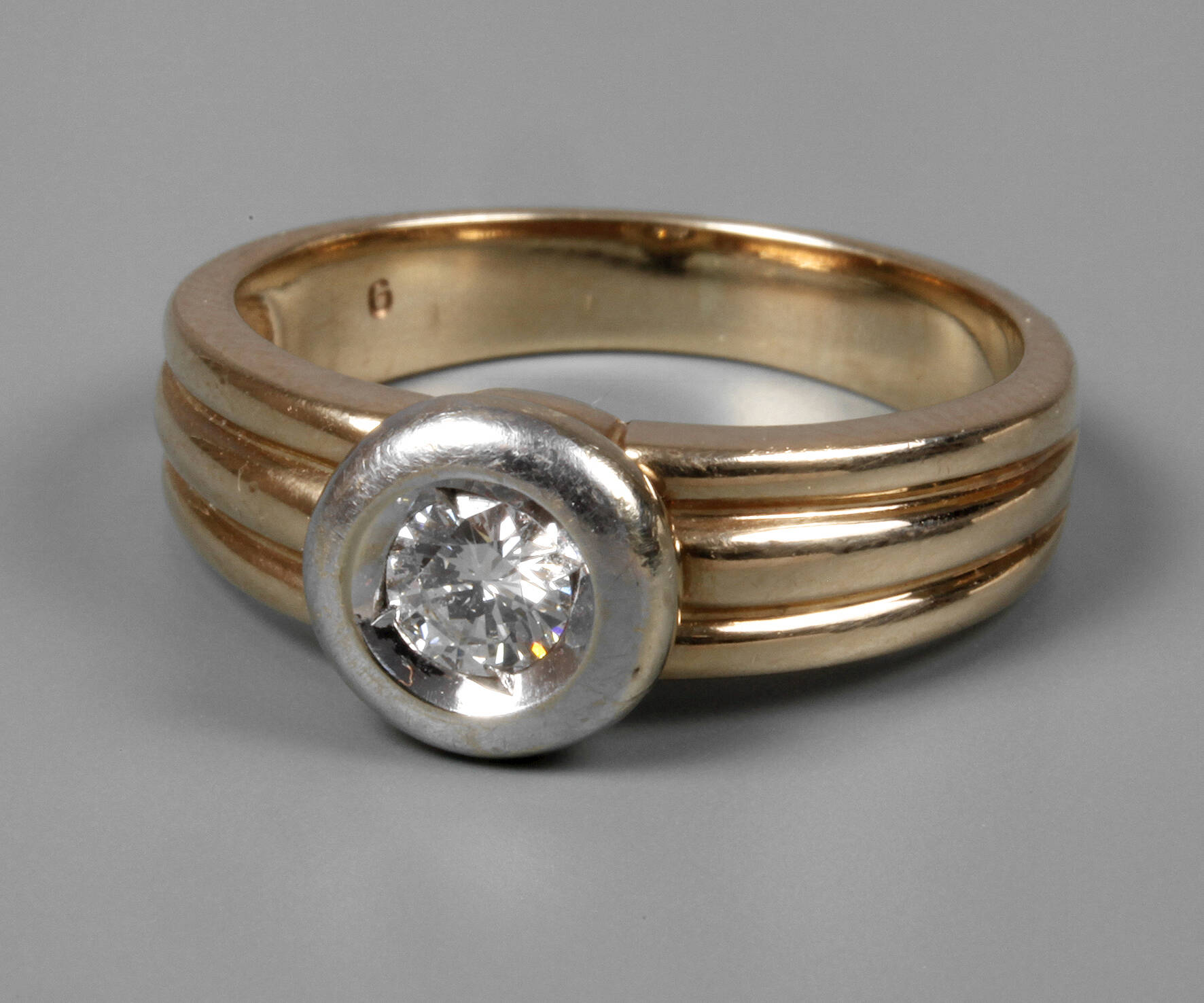 Damenring mit Brillant