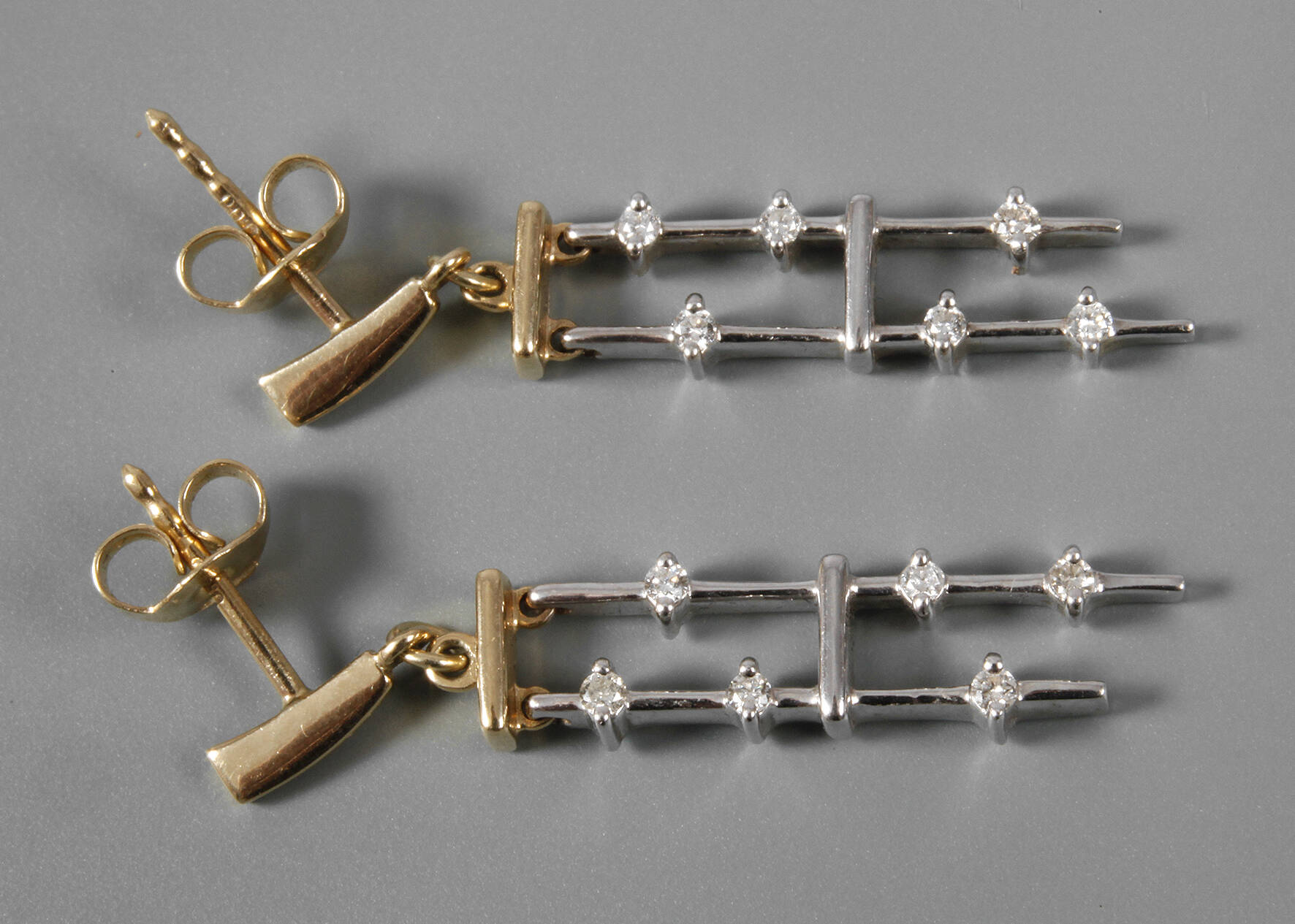 Paar Ohrhänger mit Diamanten