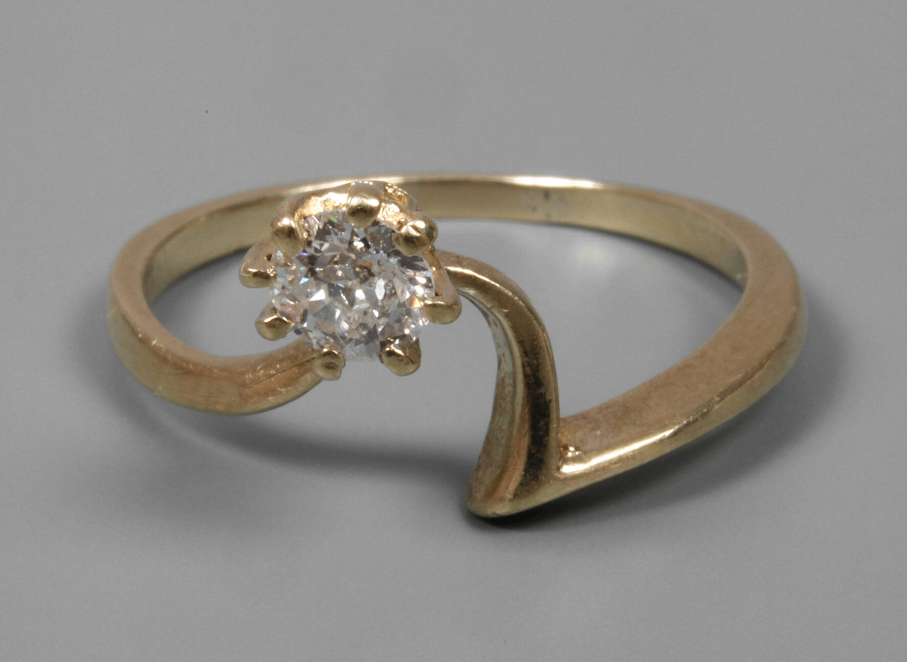 Damenring mit Brillant von ca. 0,4 ct