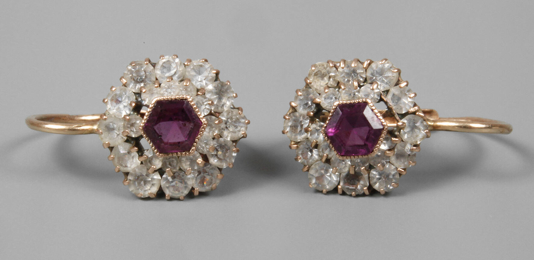 Paar Ohrhänger mit Granaten