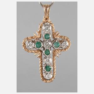 Kreuzanhänger mit Smaragden und Brillanten