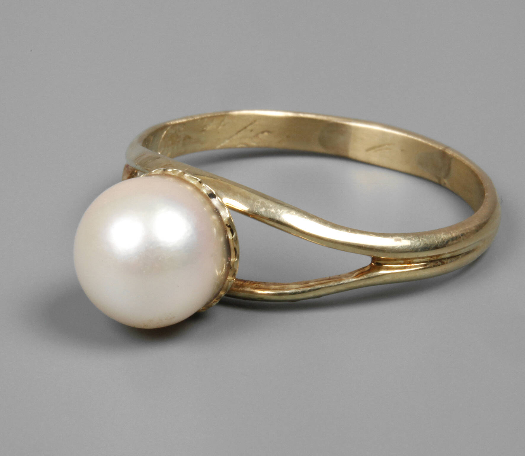 Damenring mit Perle