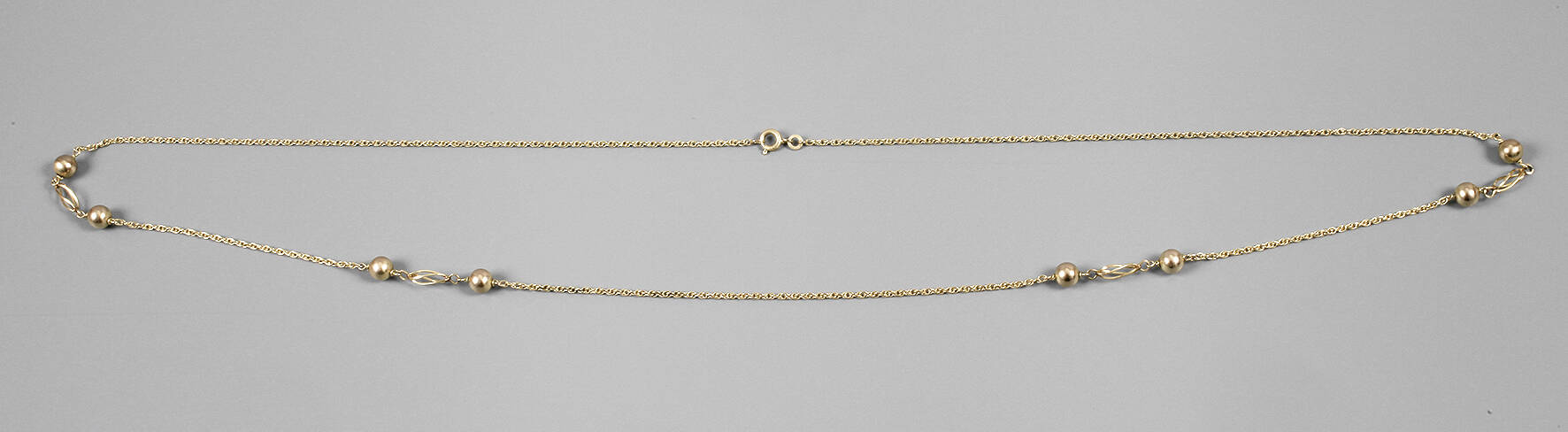 Lange Schmuckkette