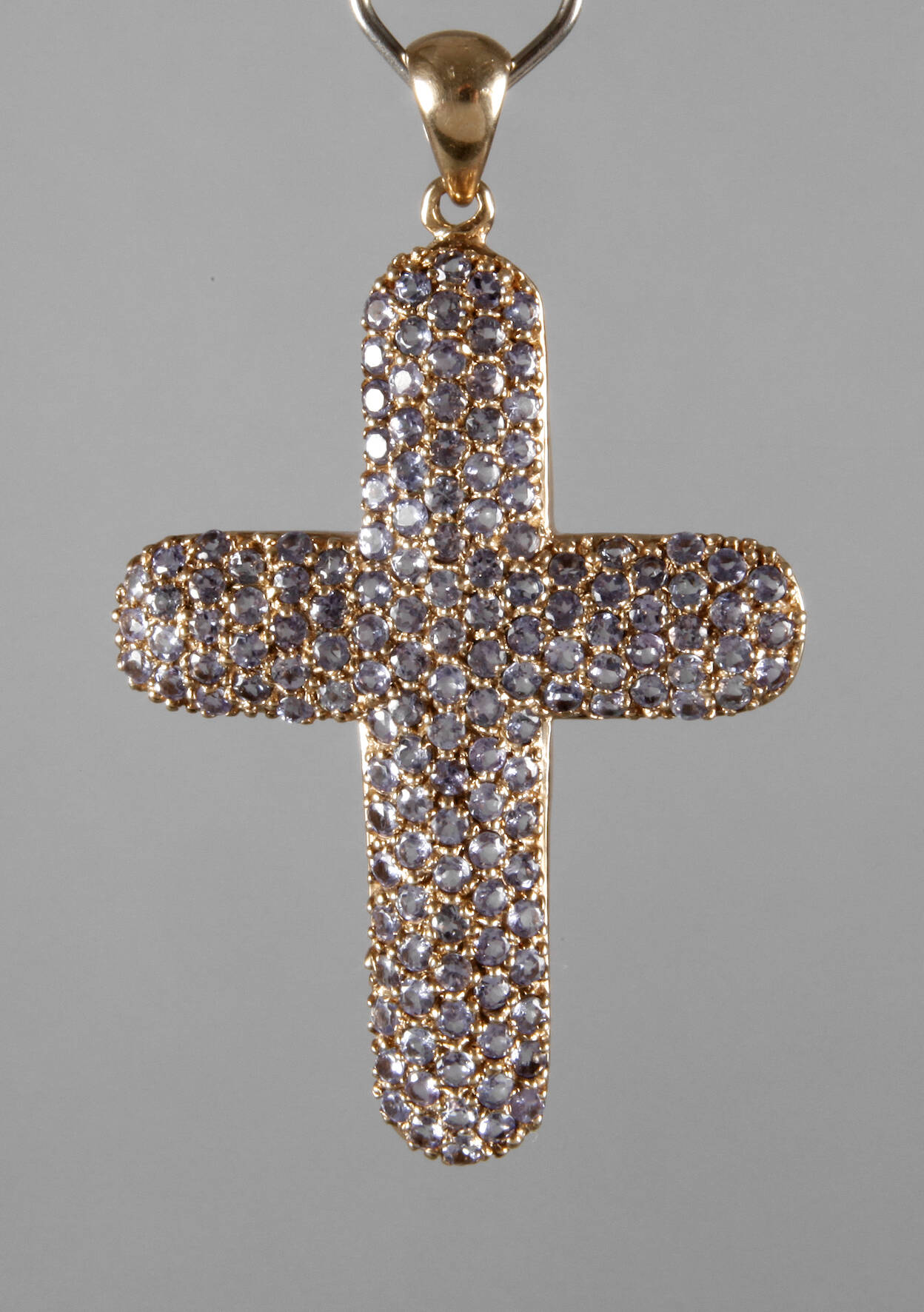 Kreuzanhänger mit Tansaniten