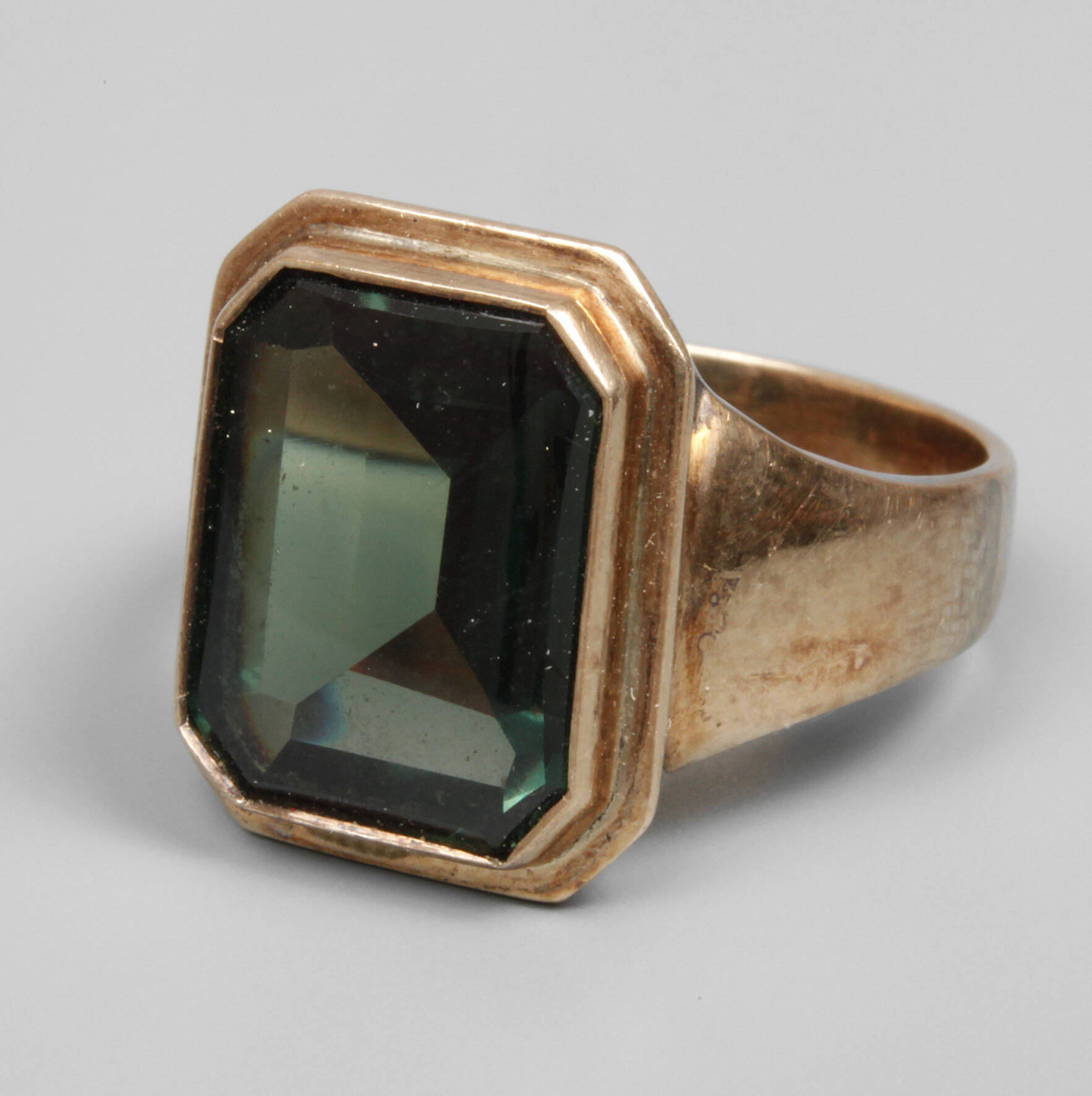 Herrenring mit Steinbesatz