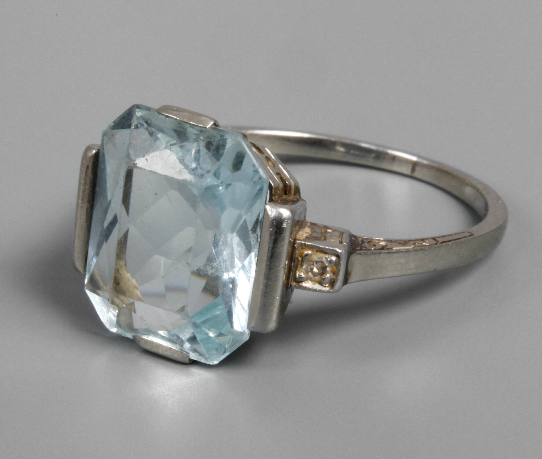 Damenring mit Aquamarin