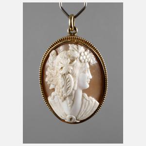 Anhänger mit Muschelkamee