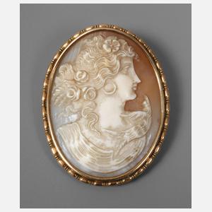 Brosche mit feiner Muschelkamee