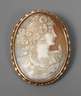 Brosche mit feiner Muschelkamee