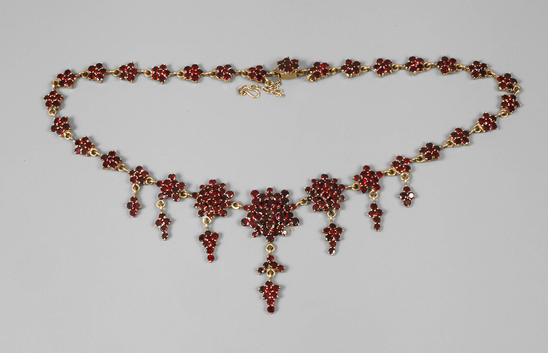 Granatcollier