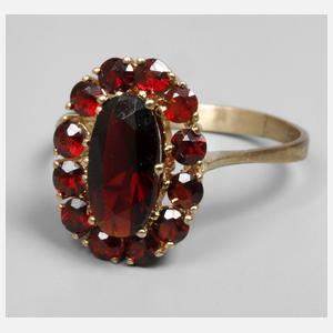 Damenring mit Granatbesatz