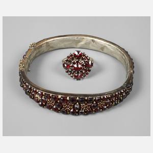 Armreif und Ring mit Granatbesatz
