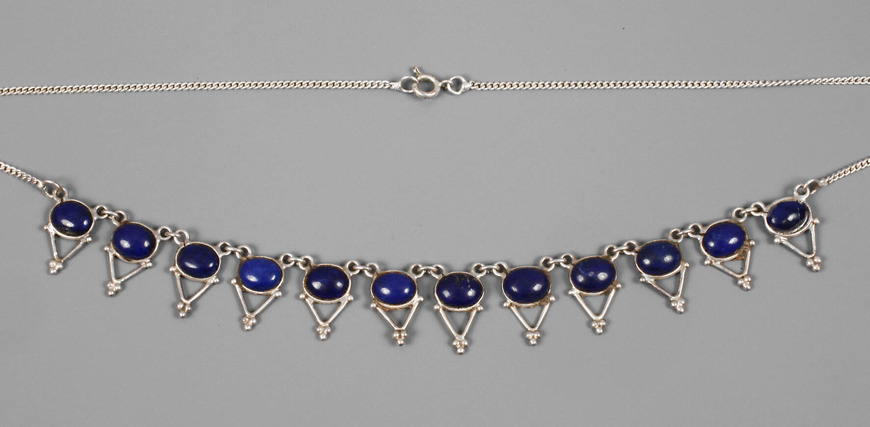 Collier mit Lapislazuli